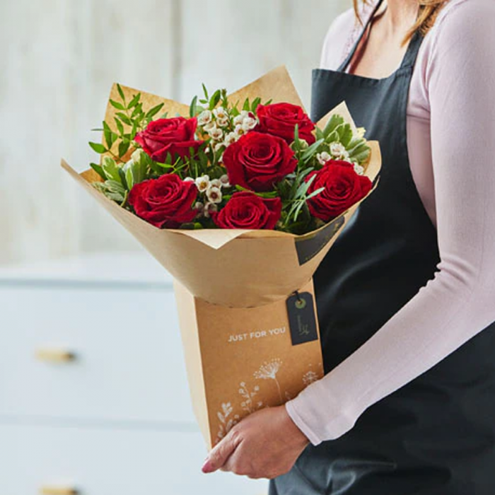 ‘The Flower Shop Helensburgh - 6 Red Rose Gift Box’